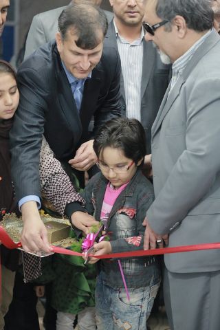افتتاح کتابخانه صوتی ارسنجان توسط کودک کم بینا